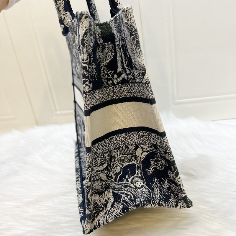 Dior Medium Book Tote in Blue and Ecru Toile de Jouy Reverse Embroidery Canvas (Model: M1296ZRGO, Colour: M928)