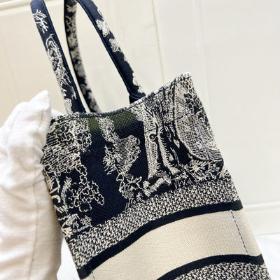 Dior Medium Book Tote in Blue and Ecru Toile de Jouy Reverse Embroidery Canvas (Model: M1296ZRGO, Colour: M928)