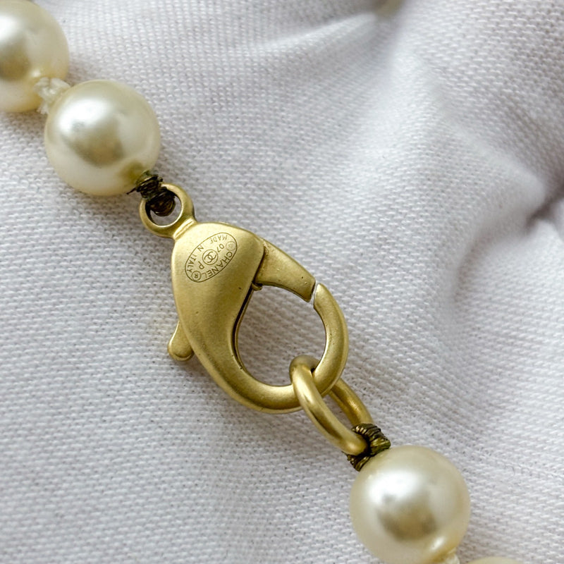 Chanel 07P Long Necklace with Pearls and CC Logo in GHW