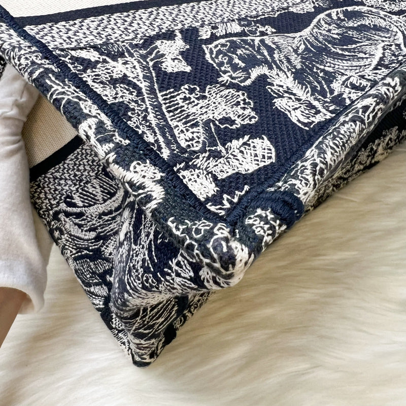 Dior Medium Book Tote in Blue and Ecru Toile de Jouy Reverse Embroidery Canvas (Model: M1296ZRGO, Colour: M928)