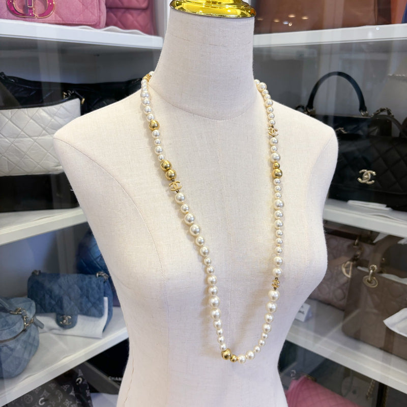 Chanel 07P Long Necklace with Pearls and CC Logo in GHW