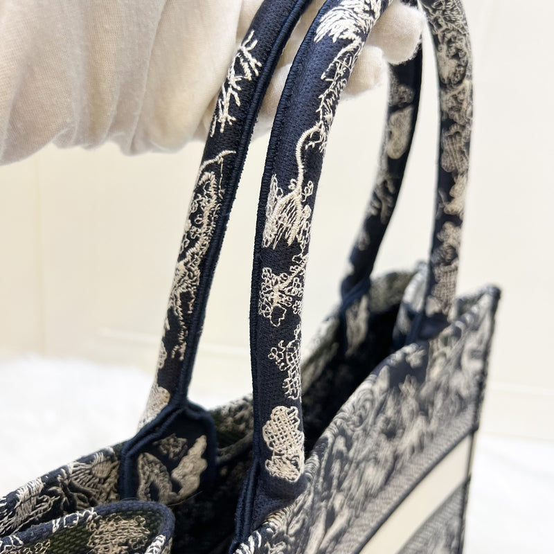 Dior Medium Book Tote in Blue and Ecru Toile de Jouy Reverse Embroidery Canvas (Model: M1296ZRGO, Colour: M928)