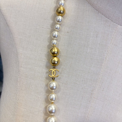 Chanel 07P Long Necklace with Pearls and CC Logo in GHW