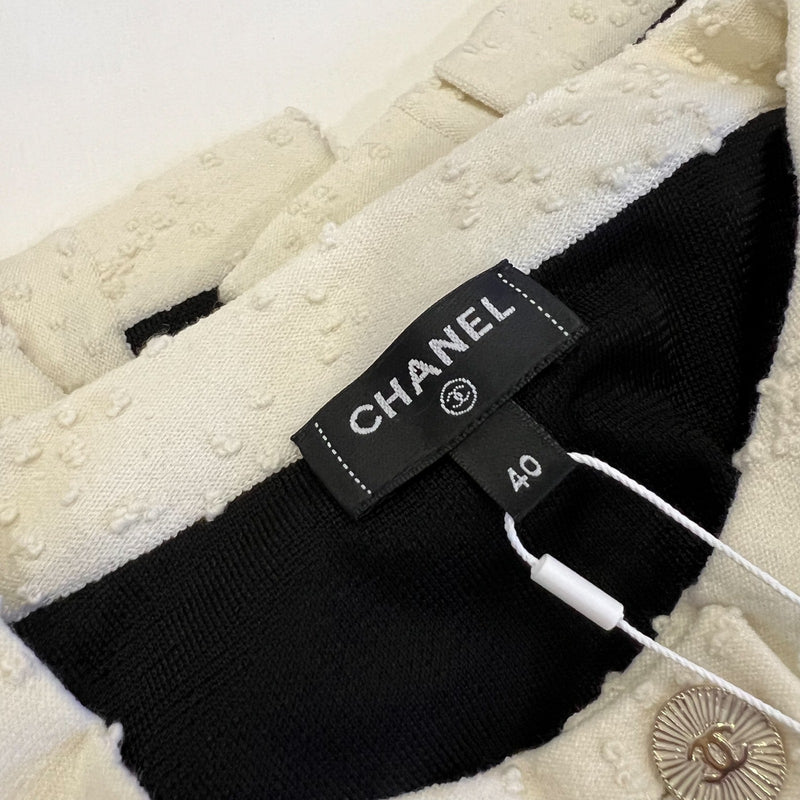 Chanel 25A Pullover / Sweater in Black and Ecru Mixed Fibers - Viscose and Polyamide - Sz 40 (Model: P80014)