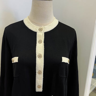 Chanel 25A Pullover / Sweater in Black and Ecru Mixed Fibers - Viscose and Polyamide - Sz 40 (Model: P80014)