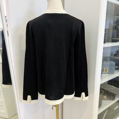 Chanel 25A Pullover / Sweater in Black and Ecru Mixed Fibers - Viscose and Polyamide - Sz 40 (Model: P80014)