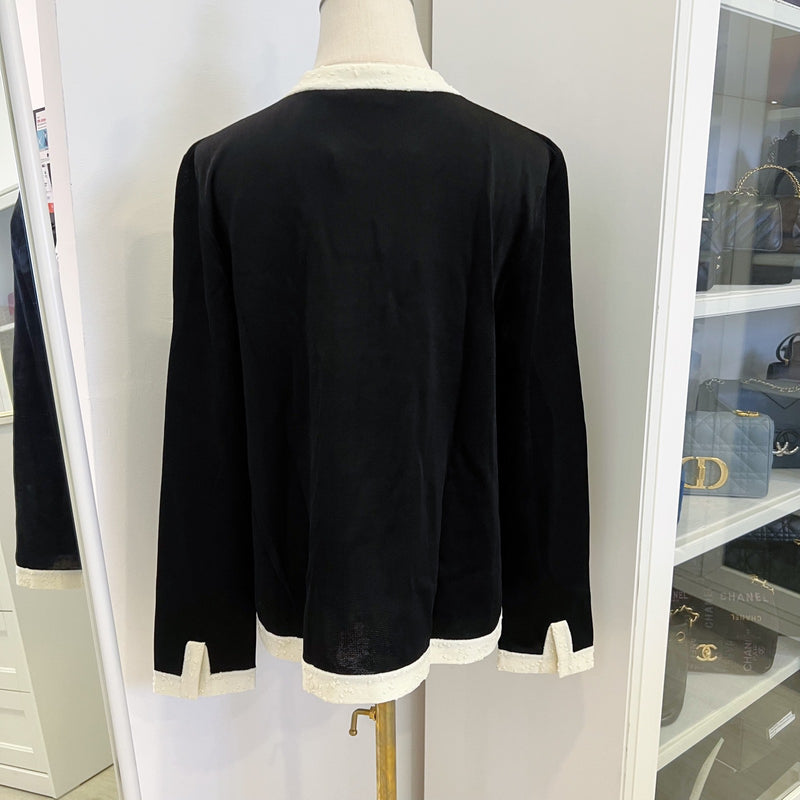 Chanel 25A Pullover / Sweater in Black and Ecru Mixed Fibers - Viscose and Polyamide - Sz 40 (Model: P80014)