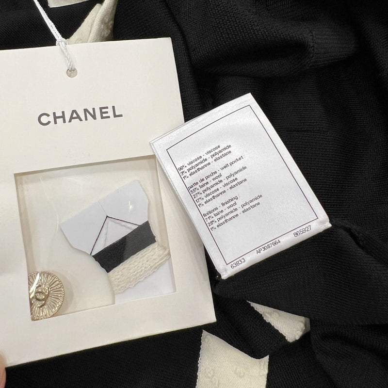 Chanel 25A Pullover / Sweater in Black and Ecru Mixed Fibers - Viscose and Polyamide - Sz 40 (Model: P80014)