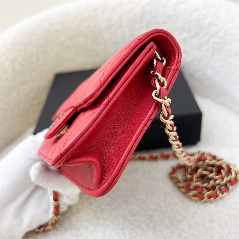 Chanel Classic Clutch with Chain in Red Lambskin LGHW
