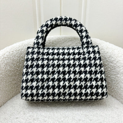 Chanel Mini / Small Kelly Bag in 24A Houndstooth Tweed and AGHW