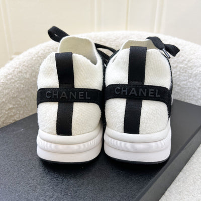 Chanel 21A Sneakers / Trainers in Black Suede and White Fabric Size 38