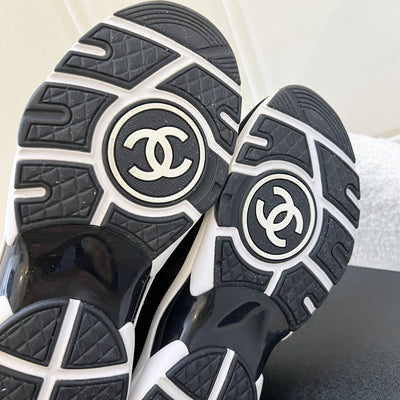 Chanel 21A Sneakers / Trainers in Black Suede and White Fabric Size 38