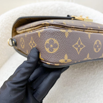 LV Pochette Metis in Reverse Monogram Canvas and GHW (Model: M44876)