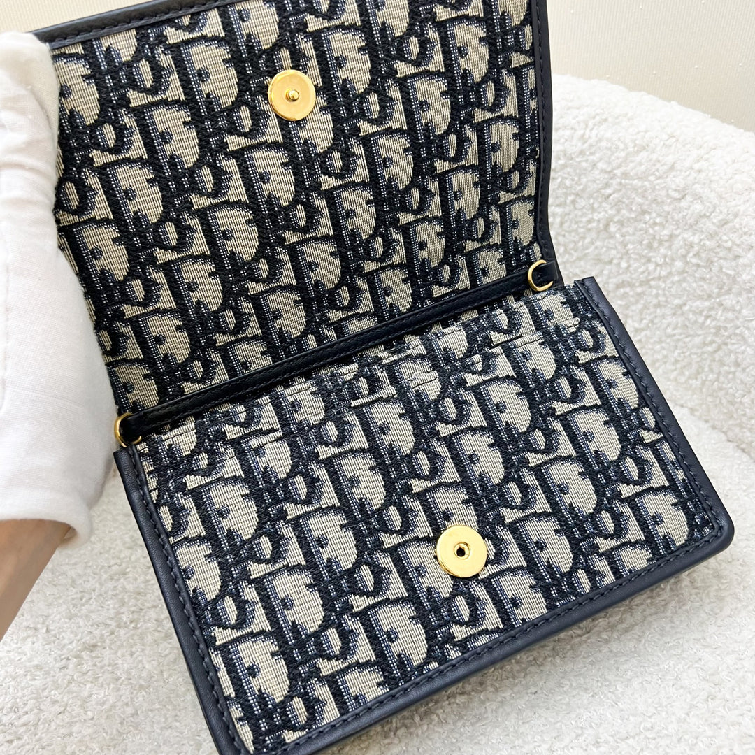 Dior 2-in-1 30 Montaigne Pouch / Wallet on Chain WOC in Navy Dior 2-in-1 30 Montaigne Pouch / Wallet on Chain WOC in Navy