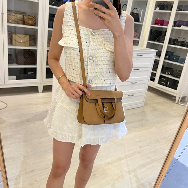 Hermes Halzan 25 in Biscuit Clemence Leather / Beige de Weimar