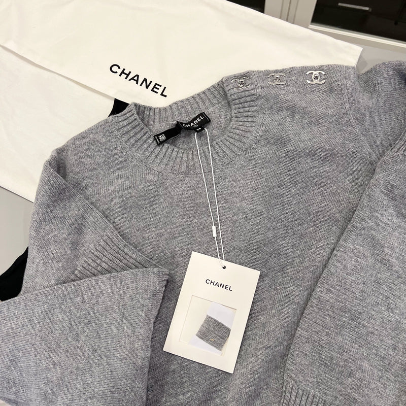 Chanel 24B Knitted Pullover with CC Logo Turnlocks in Grey Cashmere (Model: P77869)