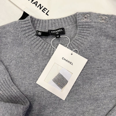 Chanel 24B Knitted Pullover with CC Logo Turnlocks in Grey Cashmere (Model: P77869)