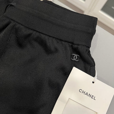 Chanel 25A Pants in Black &amp; Ecru Mixed Fibres (Vicose and Polyamide) Sz 38 (Model: P80118)