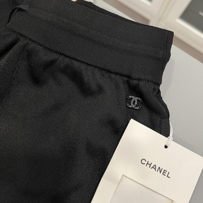 Chanel 25A Pants in Black &amp; Ecru Mixed Fibres (Vicose and Polyamide) Sz 38 (Model: P80118)