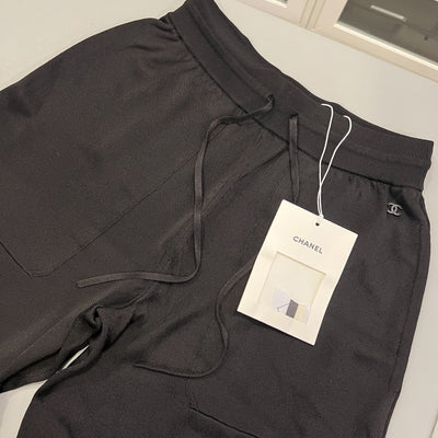 Chanel 25A Pants in Black &amp; Ecru Mixed Fibres (Vicose and Polyamide) Sz 38 (Model: P80118)