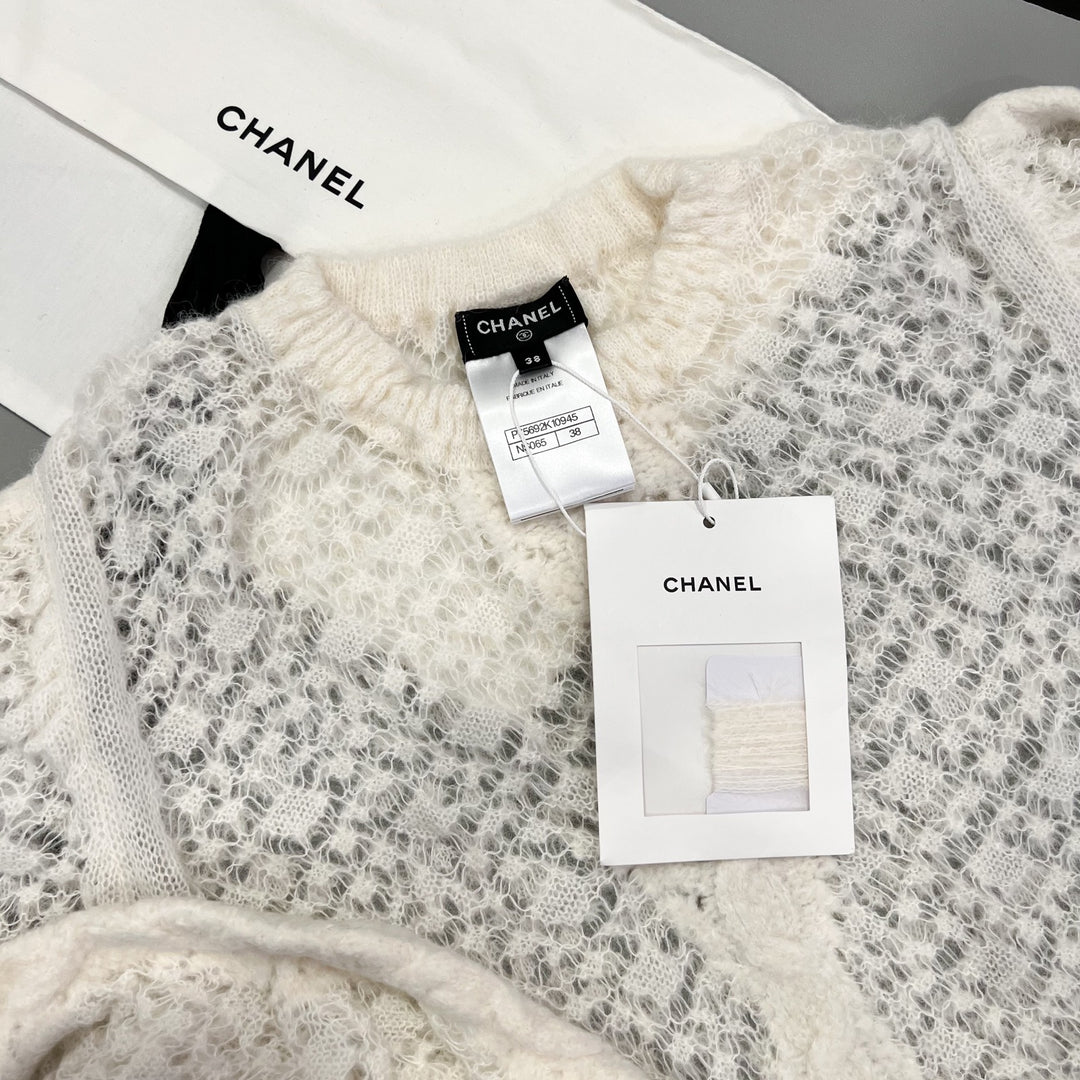 Chanel 23K Runway Pullover in White Alpaca and Polyamide (Model