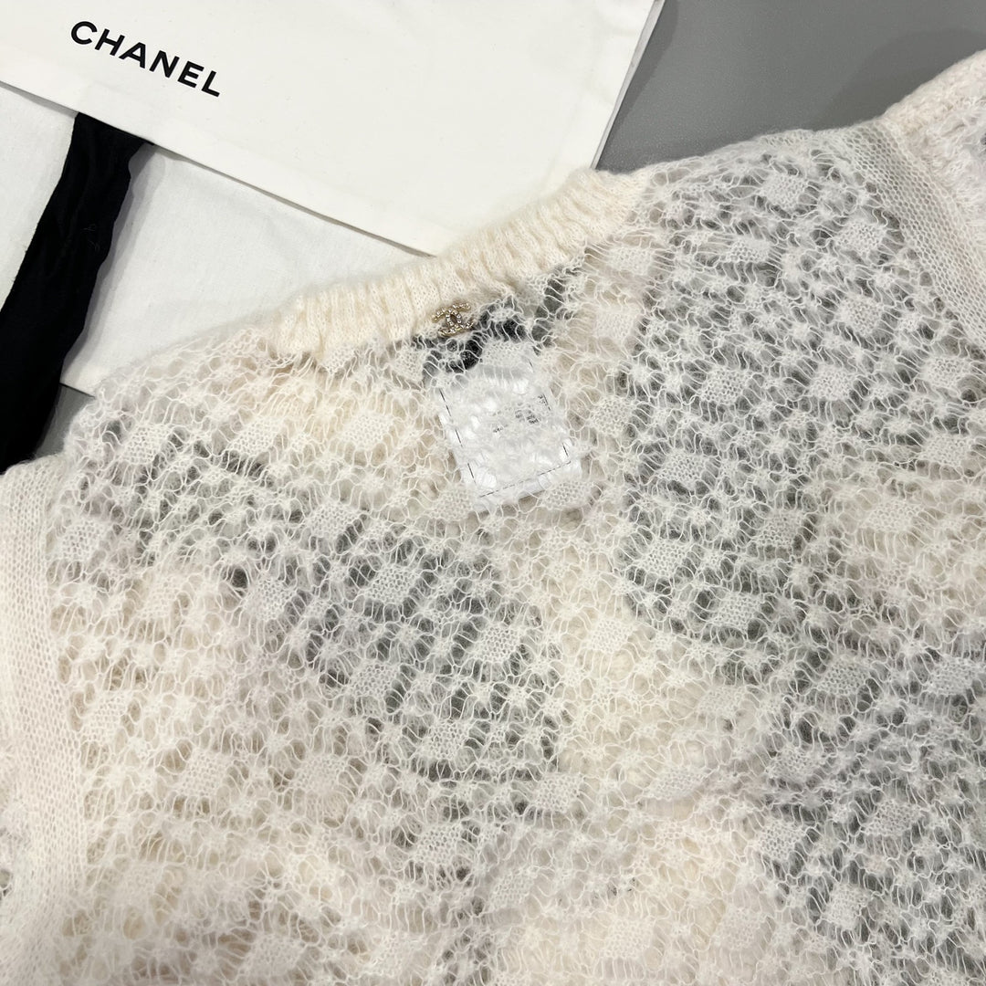 Chanel レーストップス Chanel 23K Runway Pullover in White Alpaca and Polyamide (Model