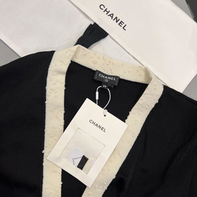 Chanel 25A Cardigan in Black and Ecru Mixed Fibers Sz 38 (Model: P80094)