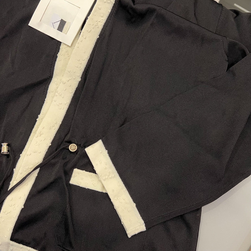 Chanel 25A Cardigan in Black and Ecru Mixed Fibers Sz 38 (Model: P80094)