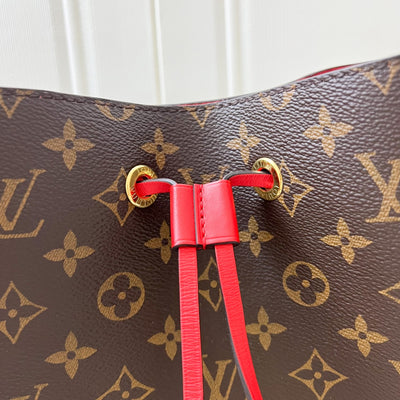 LV Neonoe MM Bucket Bag in Monogram Canvas and GHW