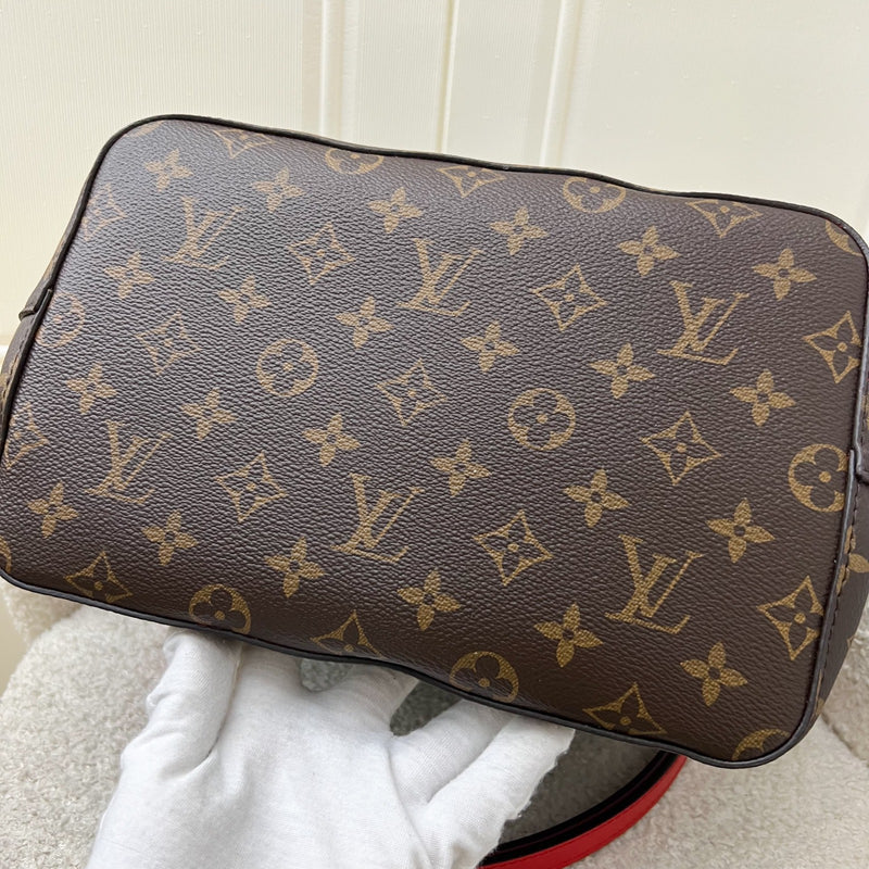 LV Neonoe MM Bucket Bag in Monogram Canvas and GHW