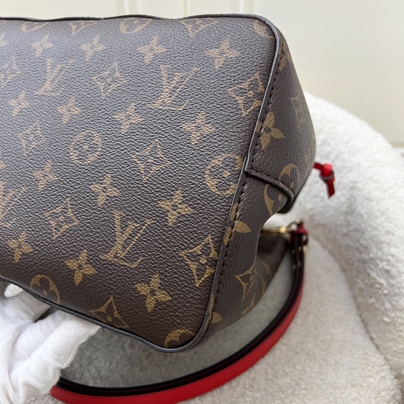 LV Neonoe MM Bucket Bag in Monogram Canvas and GHW