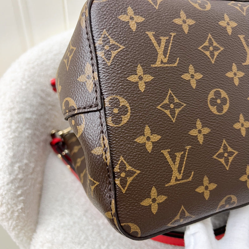 LV Neonoe MM Bucket Bag in Monogram Canvas and GHW