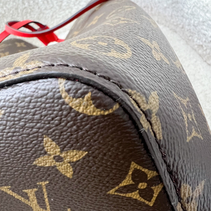 LV Neonoe MM Bucket Bag in Monogram Canvas and GHW