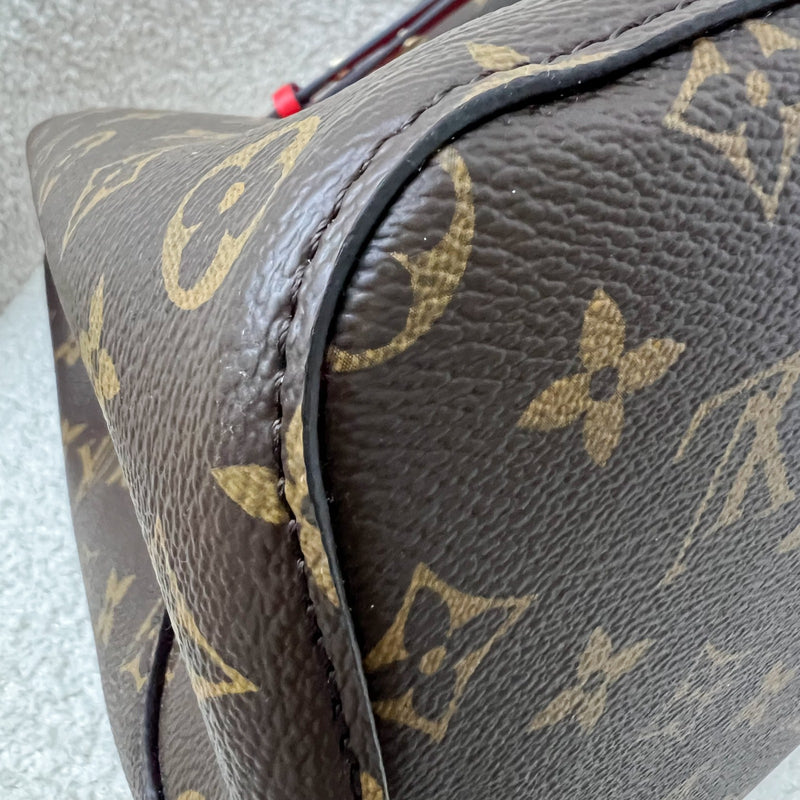 LV Neonoe MM Bucket Bag in Monogram Canvas and GHW