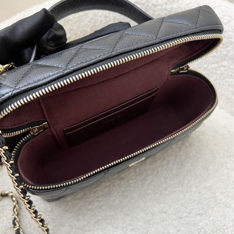 [Below Retail!] Chanel 25P Vanity / Clutch with Chain (LP Style Bag) in Black Caviar and LGHW (Model: AP4385)