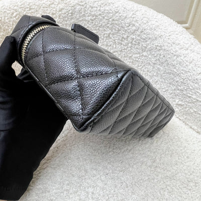 [Below Retail!] Chanel 25P Vanity / Clutch with Chain (LP Style Bag) in Black Caviar and LGHW (Model: AP4385)