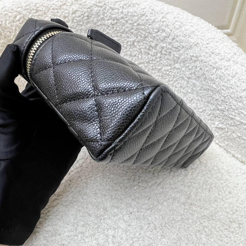 [Below Retail!] Chanel 25P Vanity / Clutch with Chain (LP Style Bag) in Black Caviar and LGHW (Model: AP4385)