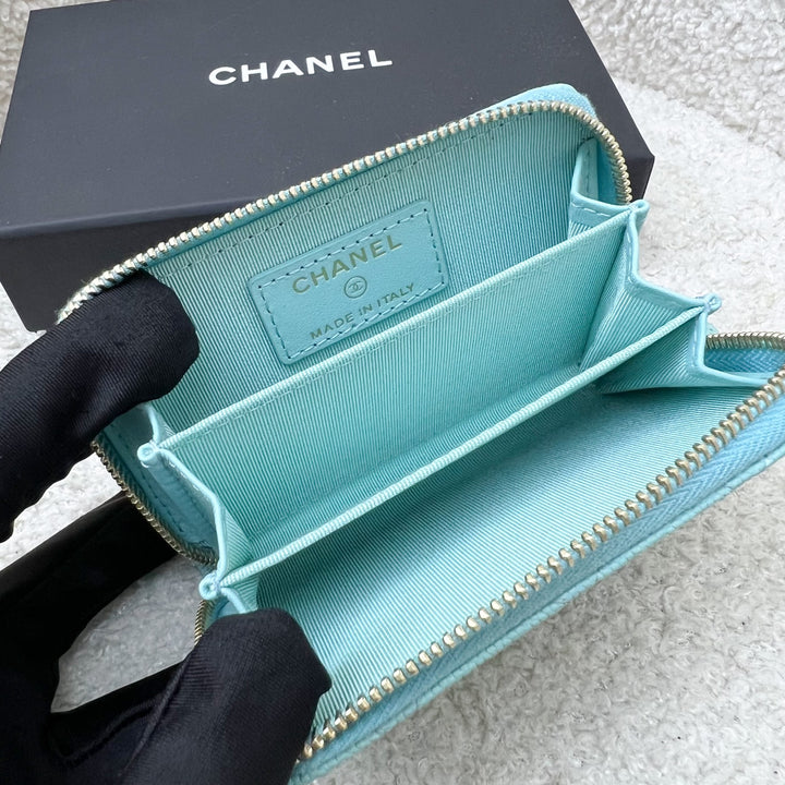 Chanel Zippy Card Holder in Turquoise Caviar and LGHW (Model