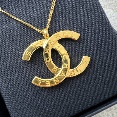 Chanel 20A Paris Button CC Logo Pendant Necklace in GHW