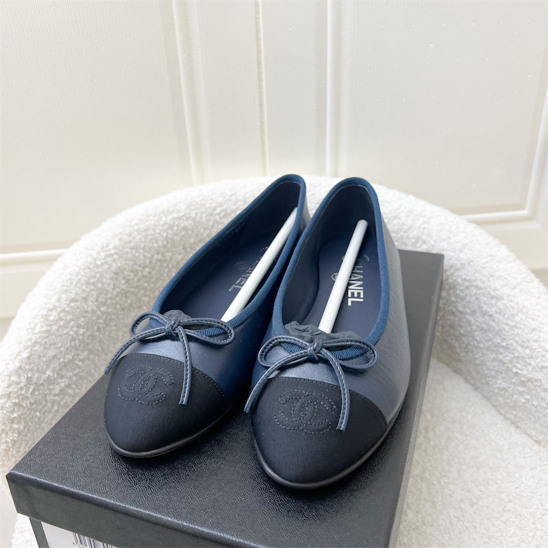 Chanel Classic Ballerina Pumps in Navy Lambskin / Black Gosgrain Size 35.5