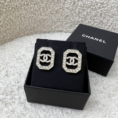 Chanel Crystal Pearl CC Geometric Earring (Model: ABB769)