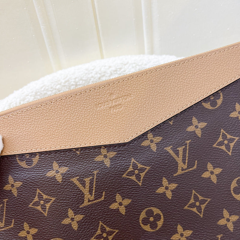 LV Daily Pouch in Monogram Caviar and GHW (Model: M64591)