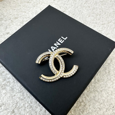 Chanel 22C Medium CC Logo Brooch with Crystals in LGHW