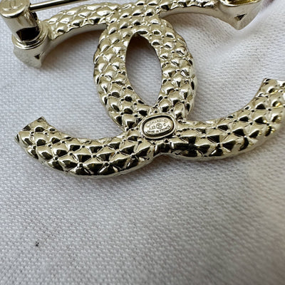 Chanel 22C Medium CC Logo Brooch with Crystals in LGHW