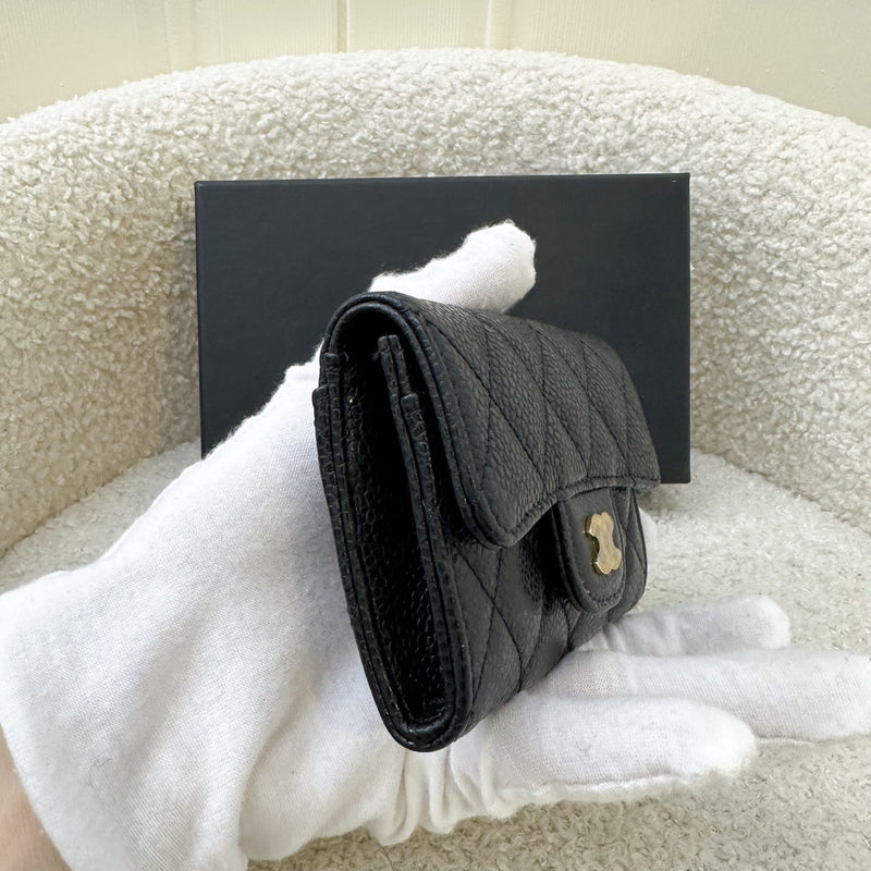 Chanel Classic Snap Card Holder in Black Caviar GHW