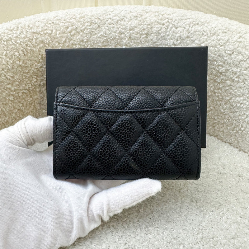 Chanel Classic Snap Card Holder in Black Caviar GHW