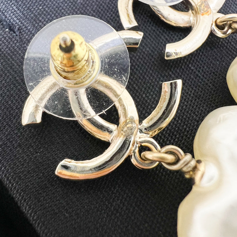 Chanel 22C CC Logo with Heart Pearl Dangling Earrings in LGHW (Model: AB7529)