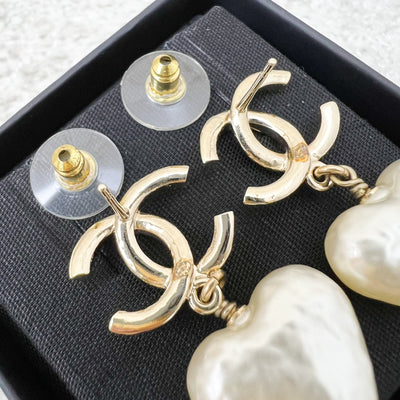 Chanel 22C CC Logo with Heart Pearl Dangling Earrings in LGHW (Model: AB7529)