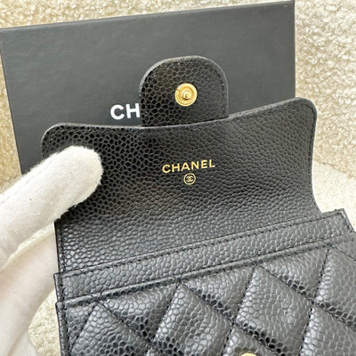 Chanel Classic Snap Card Holder in Black Caviar GHW