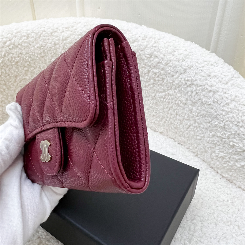 Chanel Classic Snap Card Holder in Burgundy Red Caviar LGHW